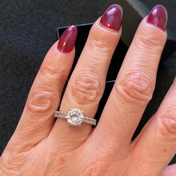 Cubic zirconia stone ring size 6 - Picture 1 of 4